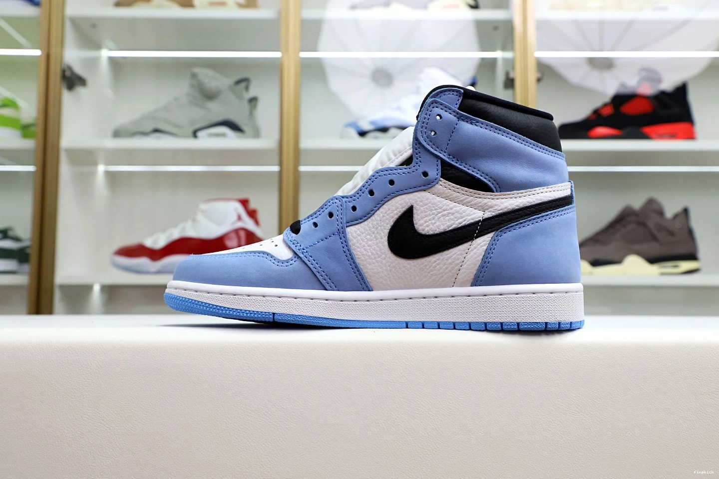 AIR HIGH OG 'UNIVERSITY RETRO 1 JORDAN 0112